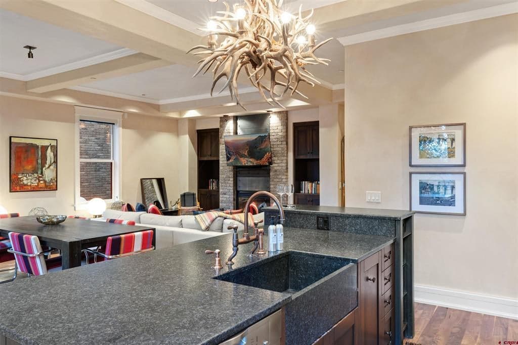 398 S Davis Street SW 201 - Thumbnail 4