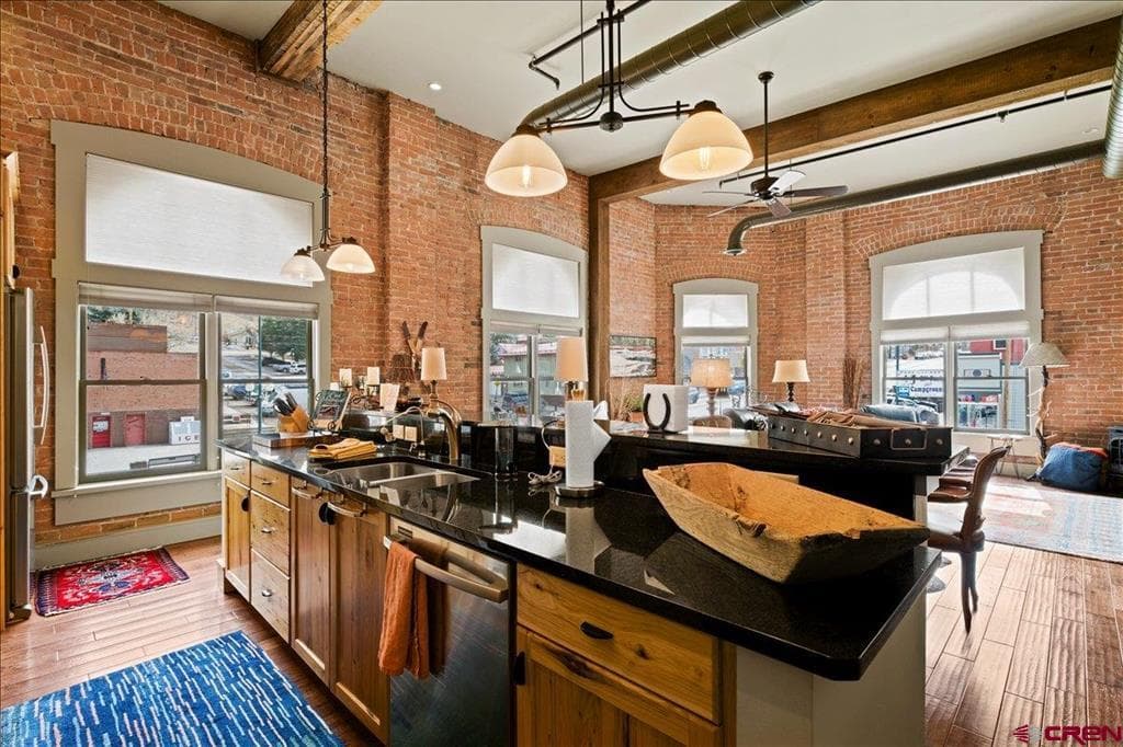 708 Main Street 2