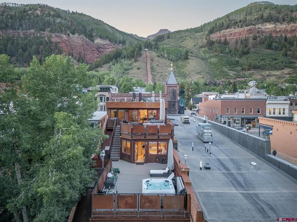 204 W Colorado Avenue 1