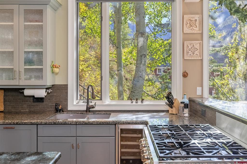 721 E Columbia - Thumbnail 9