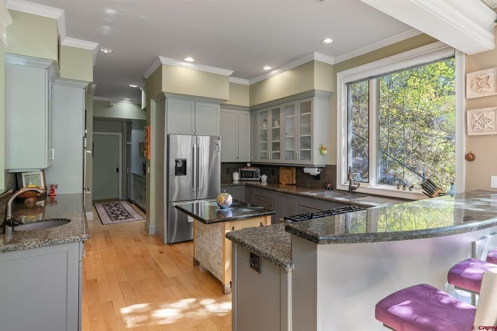 721 E Columbia - Thumbnail 8