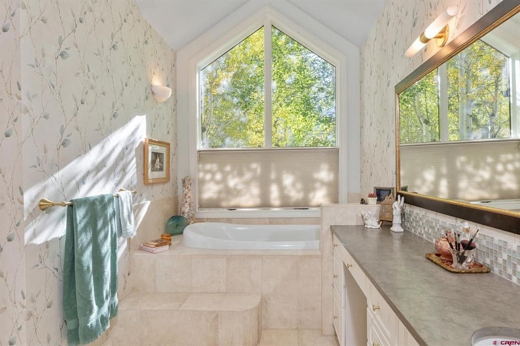 721 E Columbia - Thumbnail 13