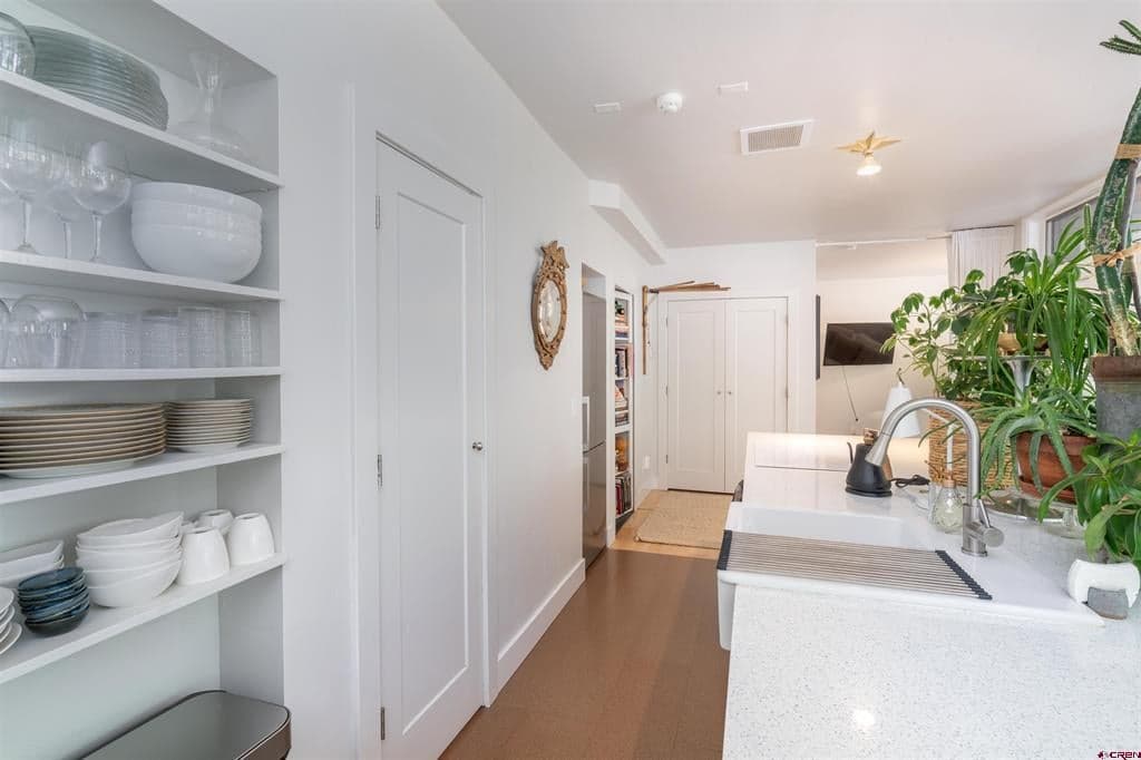 791 W Pacific Avenue 4H - Thumbnail 3