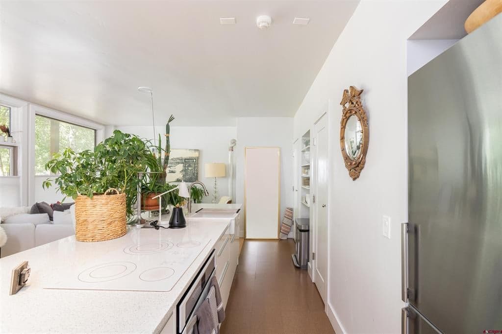 791 W Pacific Avenue 4H - Thumbnail 5