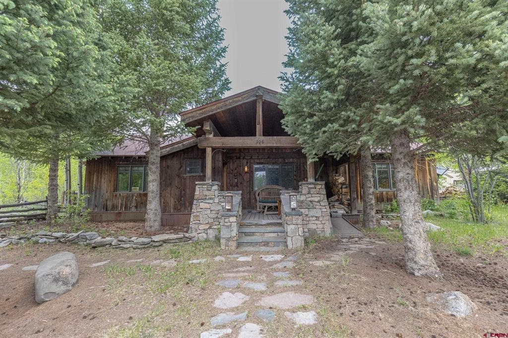 106 E Hinkley Drive