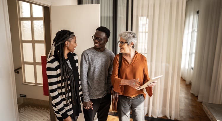 A Real Estate Agent Helps Take the Fear Out of the Market — featured image